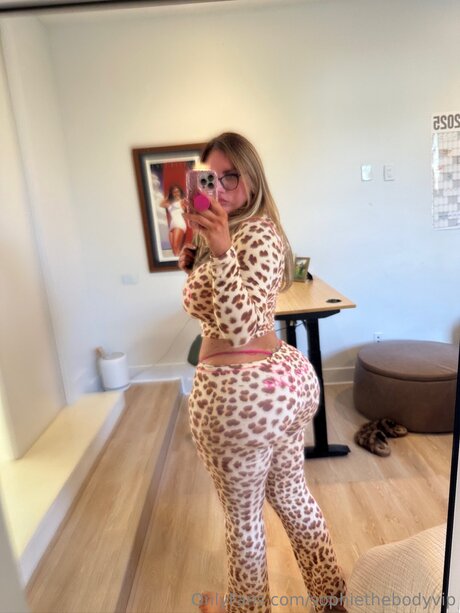 Sophiethebodyvip sexy actress img