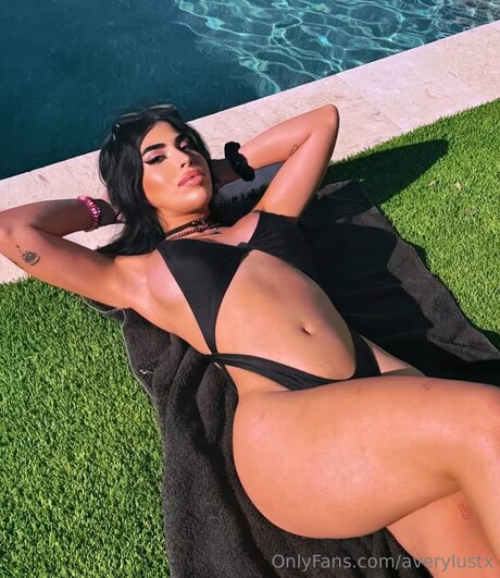 Averylustx perfect pornstar gallery