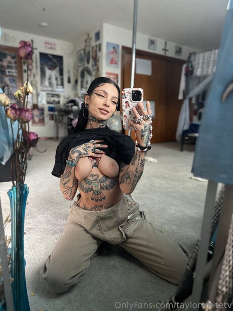 Taylorwhitetv beautiful model picture