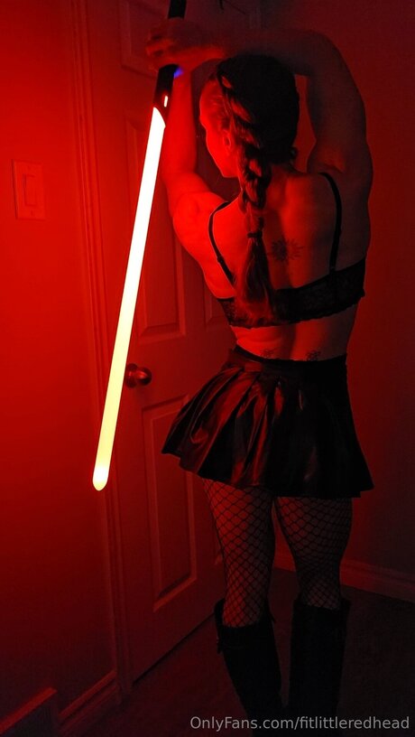 Fitlittleredhead top model photo