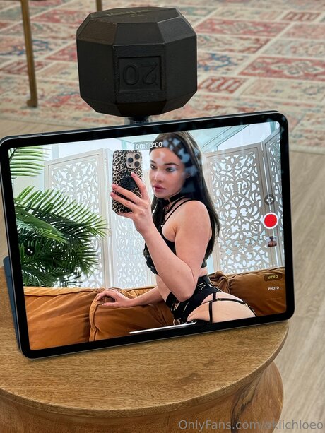 Okiichloeo exclusive model picture