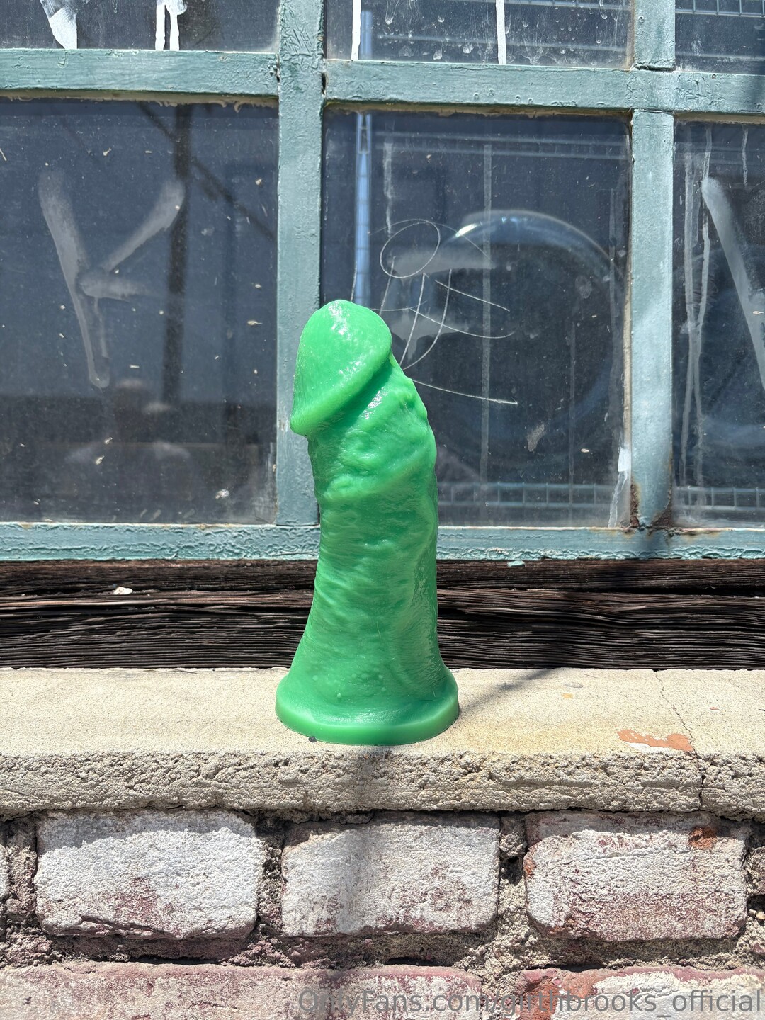 Girthbrooks Official model naked img