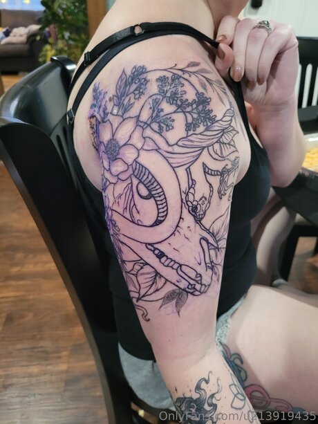 U213919435 hot pornstar photo