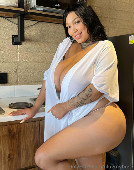 Uluvmybush sexy actress photos