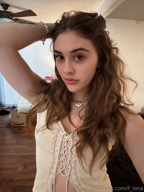 F Iona hot actress galleries