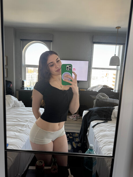 F Iona nude model photo