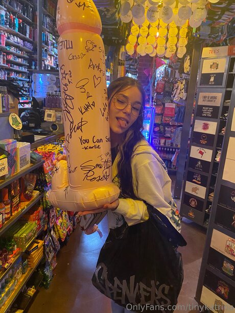 Tinykatrina model beautiful image