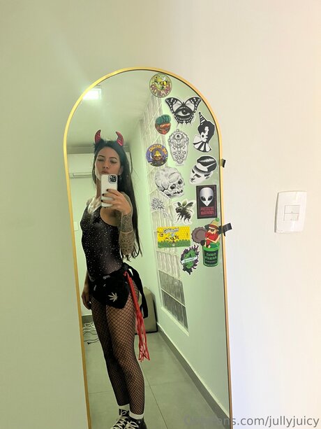 Jullyjuicy model beautiful photo