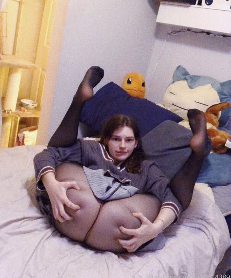 Victoria Rutter_ model naked pic