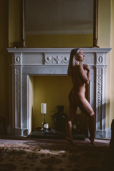 Ella Baig star hot images