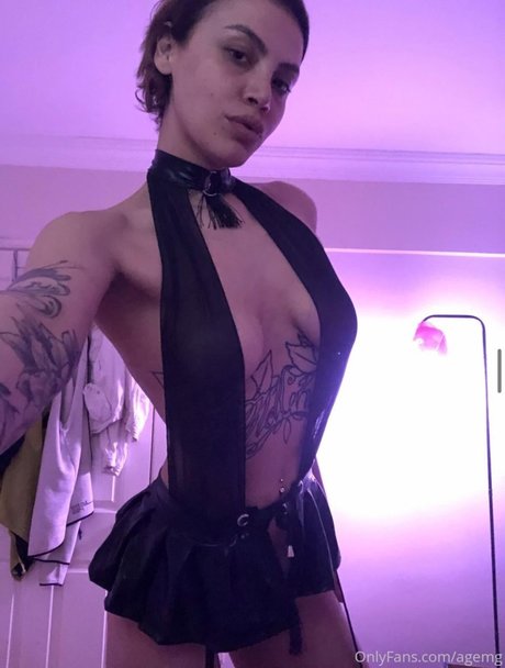 Agemg Ecem naked model photo