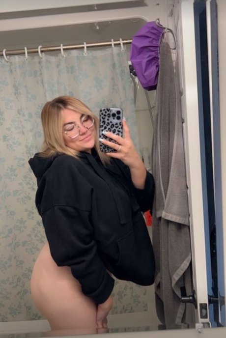 Busty Kait adult model gallery