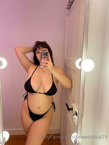 Sweetoliva19 nude star picture