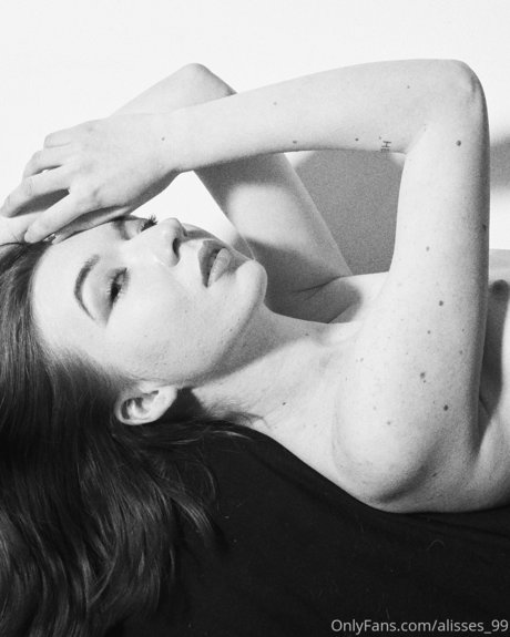 Alisses 99 sexy actress gallery