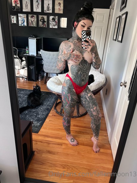 Briana Todd art model photo