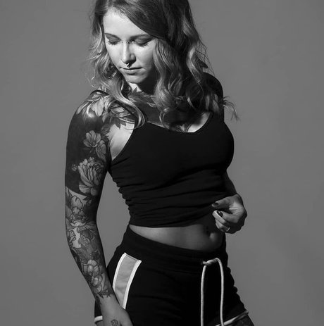 Miss felixity art model pics