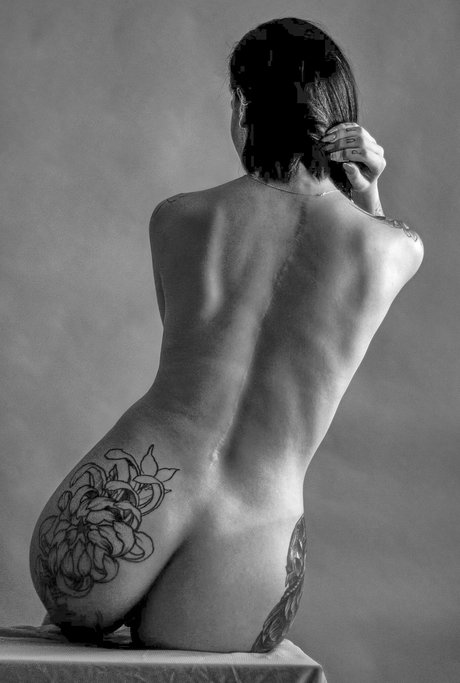 Doga Tuemer high quality actress pic