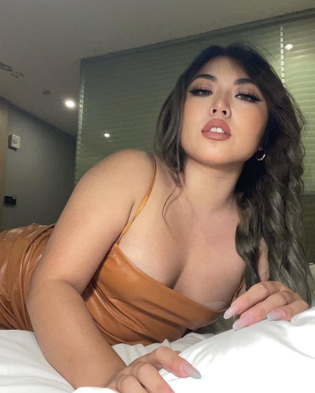 Shallynebbgrl_ star exclusive image