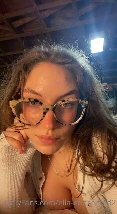 Ella Enchanted model high quality images