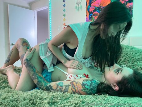 Valentine Vina model top pic