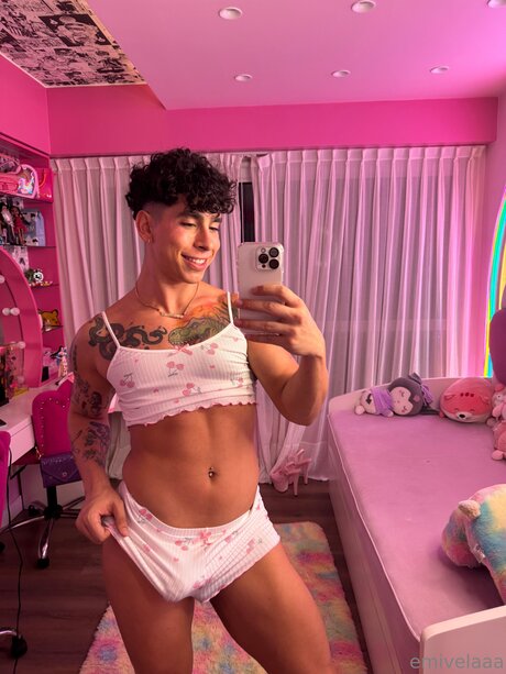 Emivelaaa adult actress photos