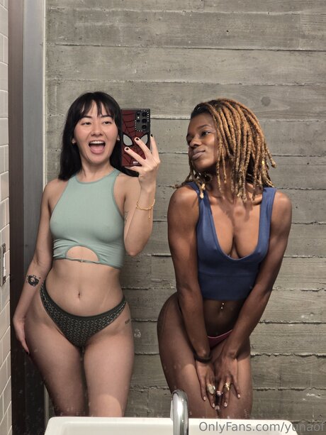 Yunaof model erotic pics