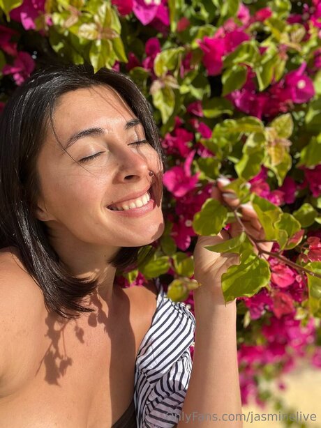 Jasminelive model adult image