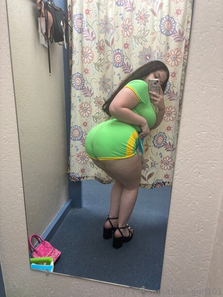 Thick Gurl101 exclusive pornstar photo