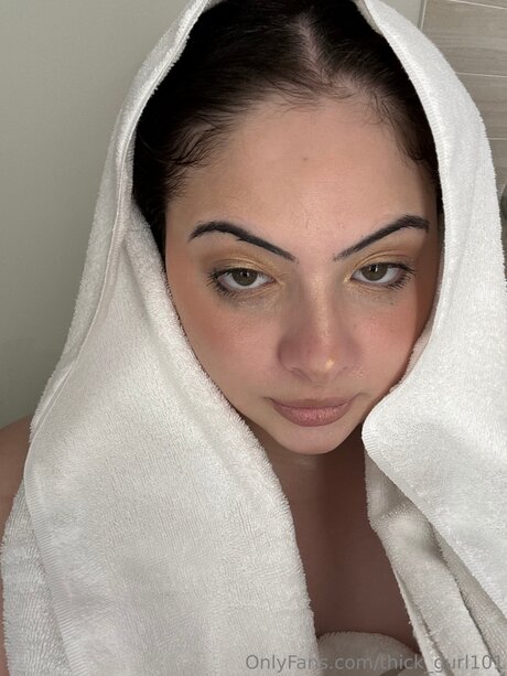 Thick Gurl101 erotic model photos