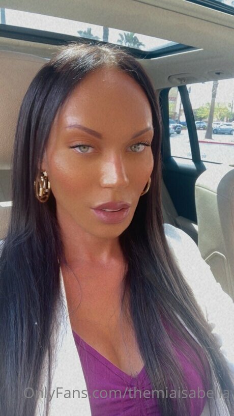 Themiaisabella hot star image