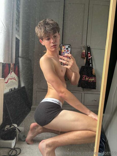 Levygoth69 adult actress image