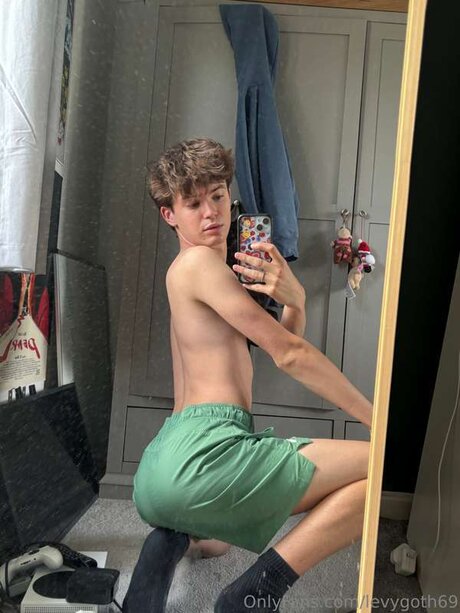 Levygoth69 sexy actress picture