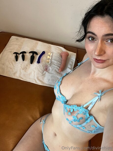 Divinehips hd pornstar picture