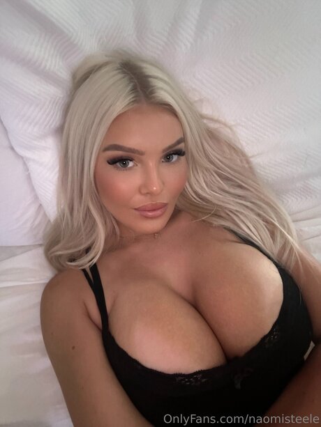 Naomisteele model sexy archive