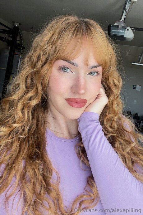 Alexapilling naked actress pictures