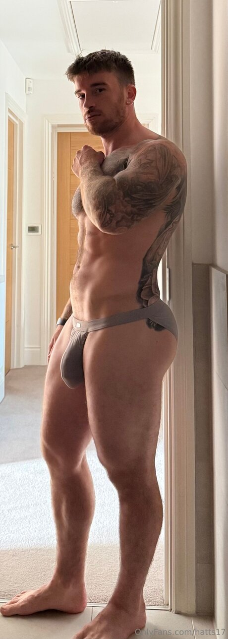 Hatts17 beautiful model pic