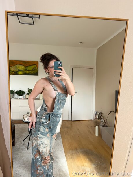 Curlyjoeee pornstar erotic pics