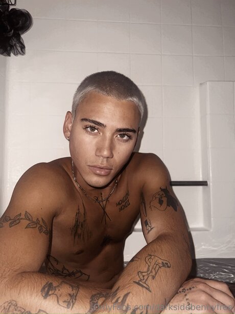 Darksidebennyfree model xxx photo