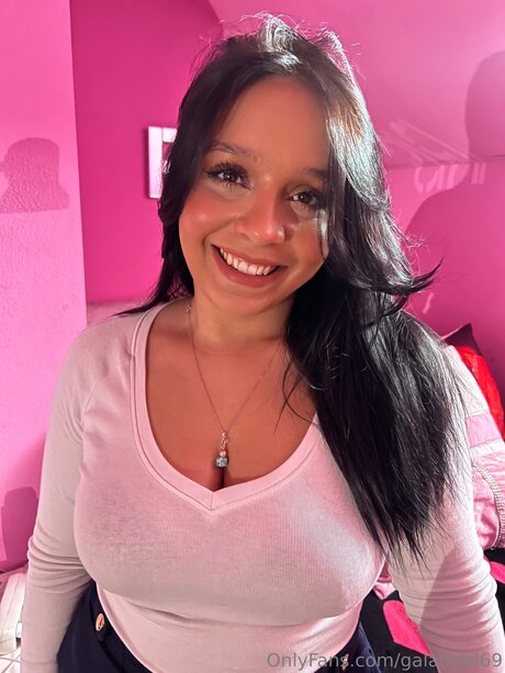 Galadriel69 pornstar top photos