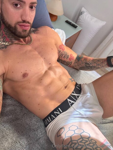 Viktoroneefree star hot pictures