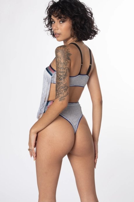 Brianna Itshades hd pornstar photos