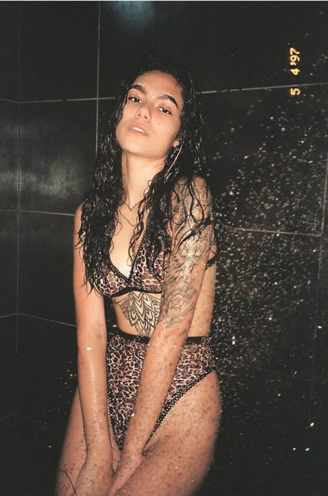 Brianna Itshades porn model archive