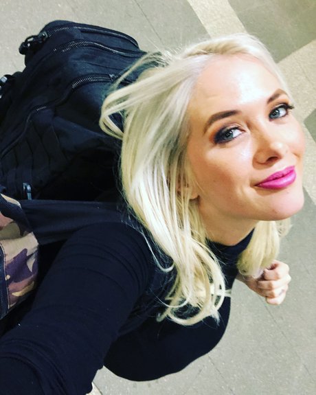 Elizzabeth James model hd picture