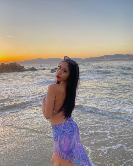 Allixnnn nudes model img