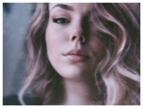 Pet Me Softly sexy pornstar photos