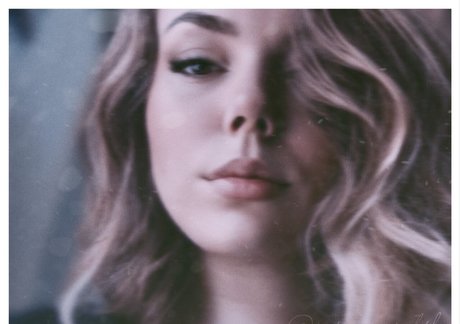 Pet Me Softly star hot images