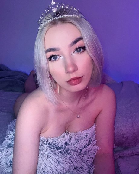 Juicy melody erotic actress pictures