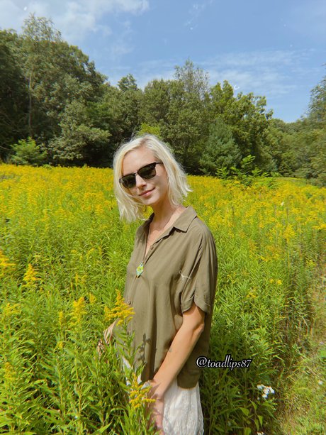_Toadlips model beautiful photos