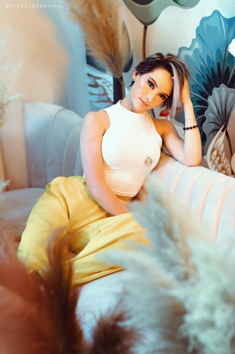 TheDaberryTwins Alex and Leah model top photo