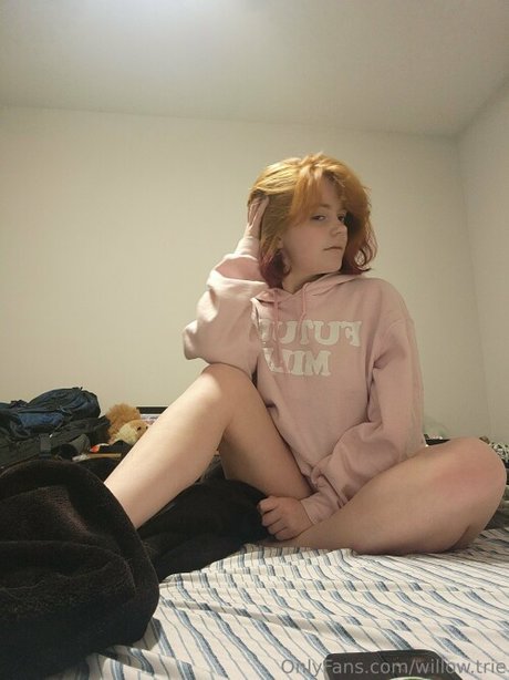 Willow Trie model adult pic